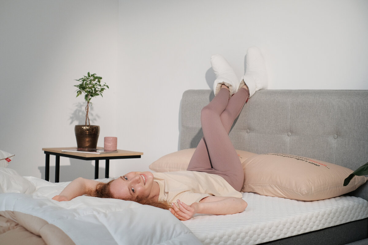 Ноги в тепле: как угги для сна помогают лучше спать?